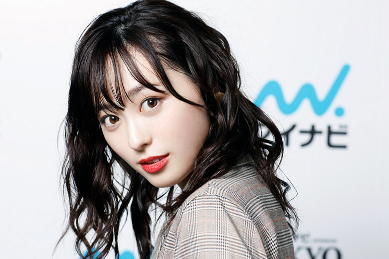 福原遥さんのゆるふわウェーブヘア