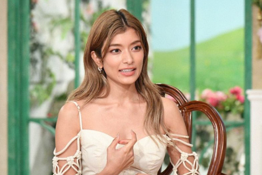 ローラさんの外国人風ウェーブヘア