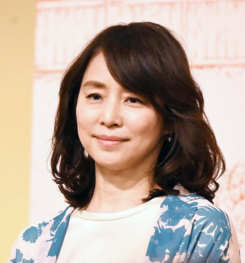 石田ゆり子さんのパーマボブヘア