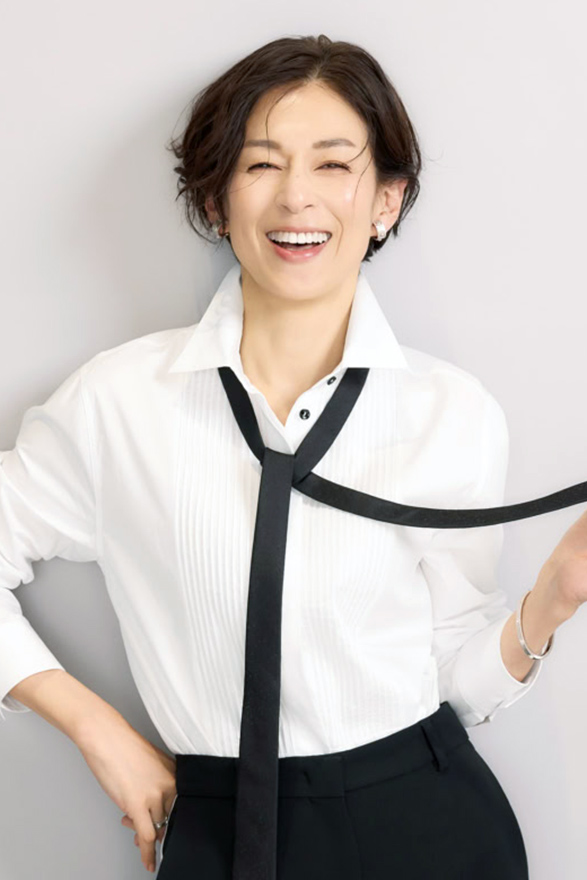 鈴木保奈美さんのエレガントショートボブヘア