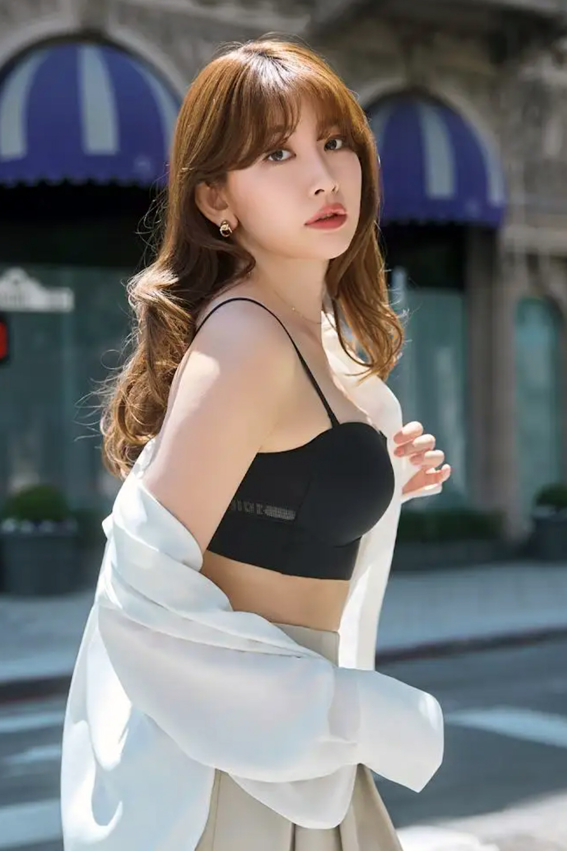 小嶋陽菜さんのリッチウェーブヘア